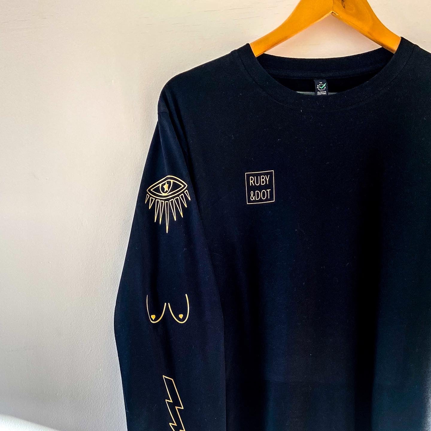Black long Sleeve top with sleeve design.